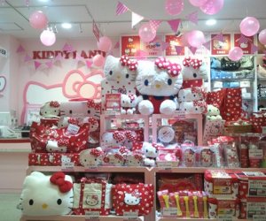 Товары бренда Hello Kitty